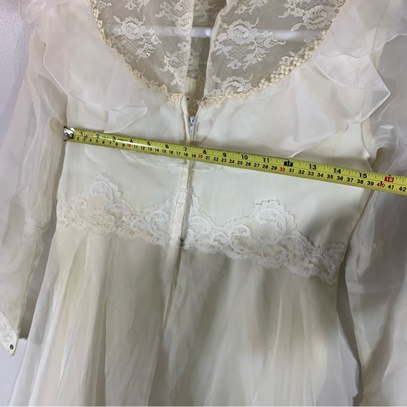 Vintage victorian wedding dress - Picture 13 of 16